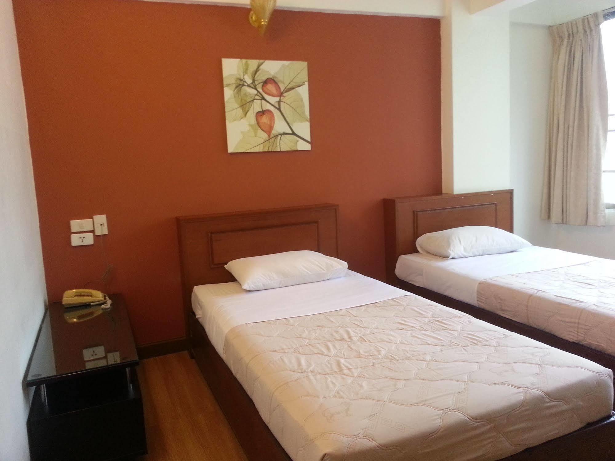 Crown Bts Nana Hotel Banguecoque Exterior foto