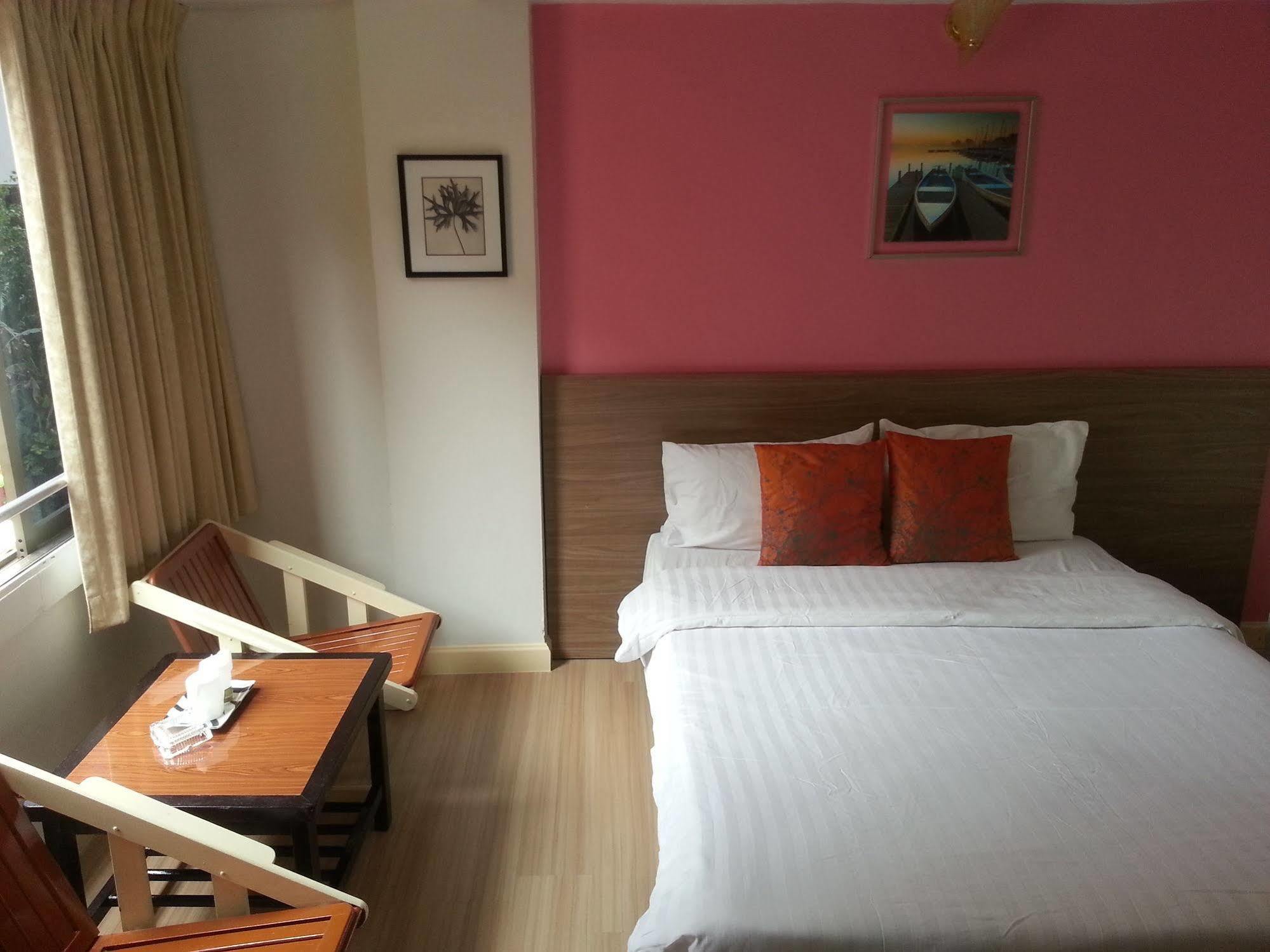 Crown Bts Nana Hotel Banguecoque Exterior foto